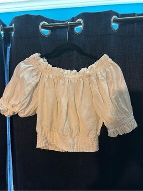 Alice + Olivia Cream Off-Shoulder Puff Sleeve Crop Top